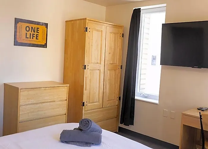Stay Pittsburgh Hostel *
